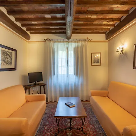 Borgo San Pietro فندق كورتونا